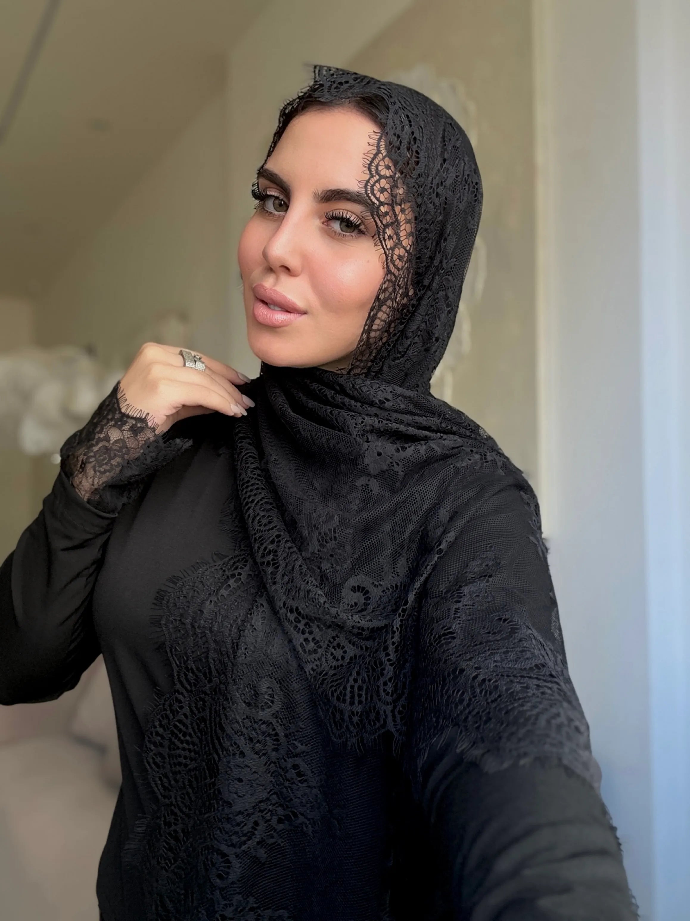 Chantilly Lace (black )1