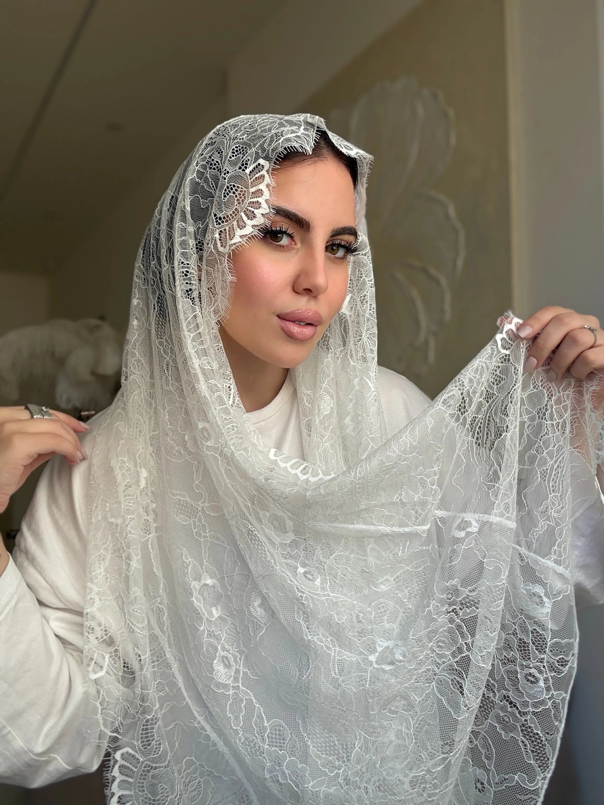 Serene Lace (off-White)3